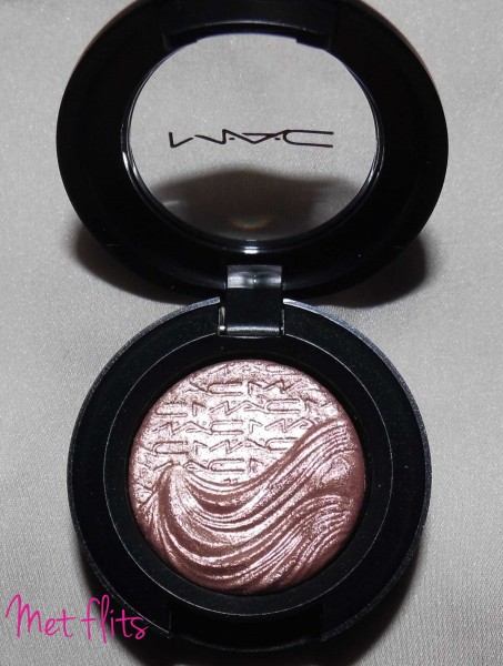 MAC-Limited-Edition-Extra-dimension-eye-shadow-sweat-heat-2