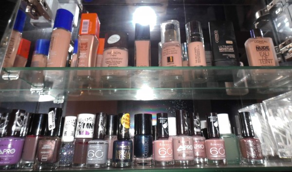 organize-makeup-stash-na-4